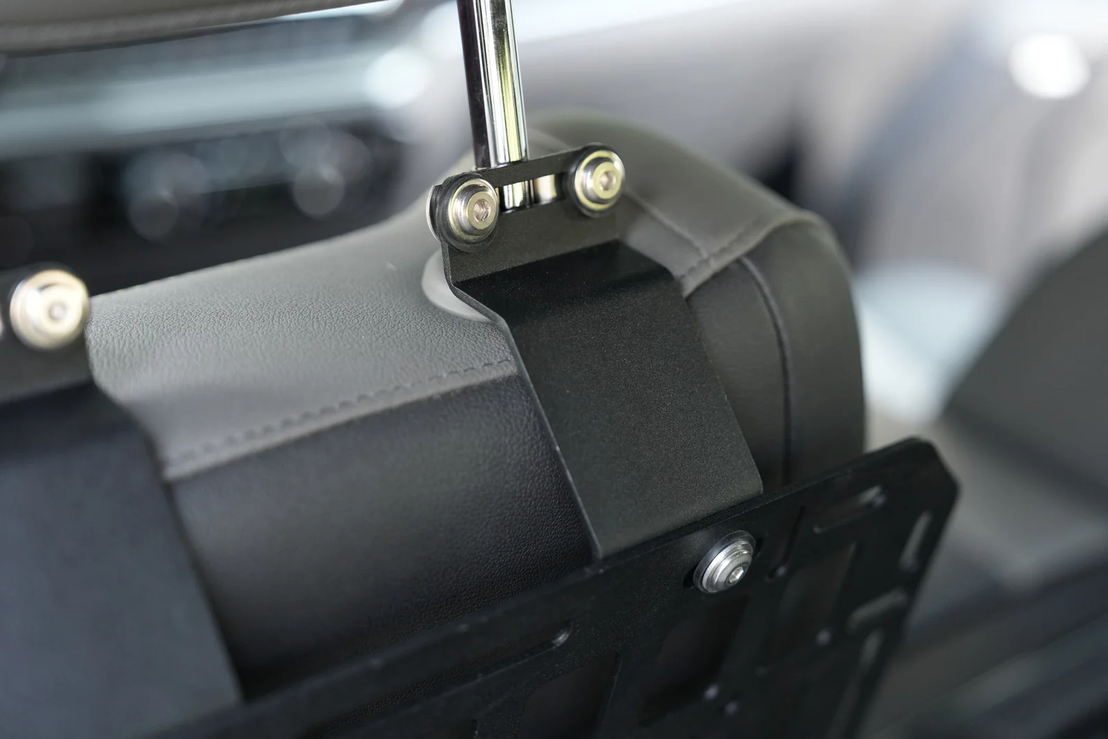 19-25_SIL_1P_SeatBackMOLLEPanel_TT_DISP_10_dfc081fe-e8af-4f87-8ffb-96a12c5cc5a6.webp