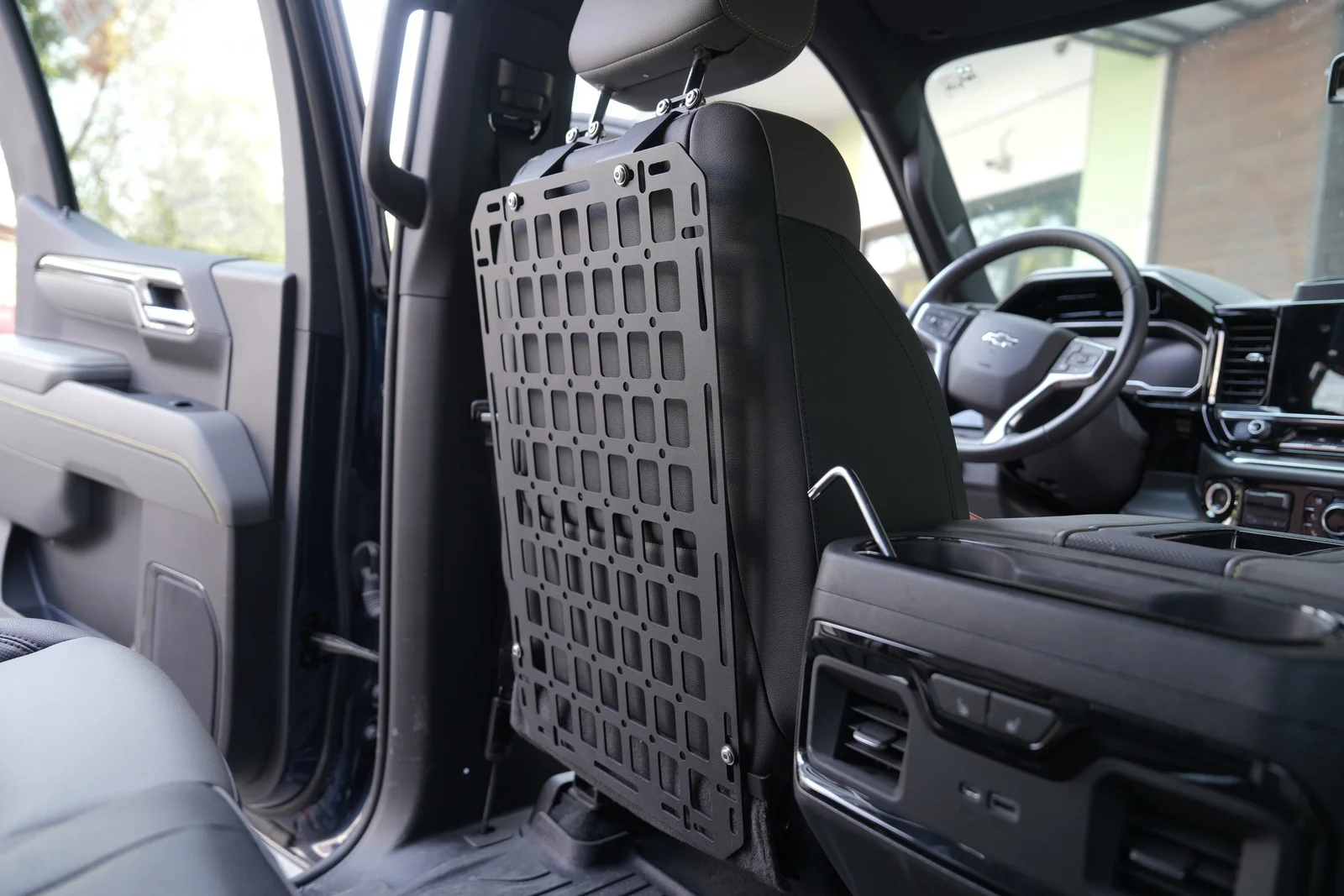 19-25_SIL_1P_SeatBackMOLLEPanel_TT_DISP_18_8f3fe5da-05ab-42b1-a027-2b0288b24855.webp