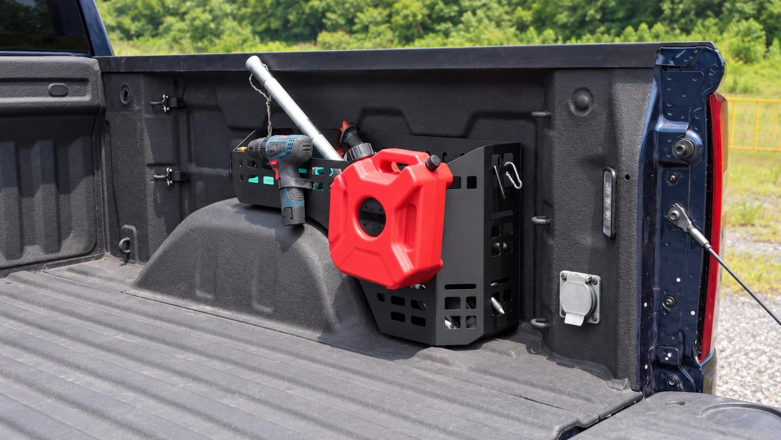 19-26_SIL_PassengerSide_TruckBedStorageBox_DISP_02 (2).webp