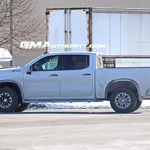 2022-Chevrolet-Silverado-ZR2-1500-Summit-White-Real-World-Photos-January-2022-004.jpg