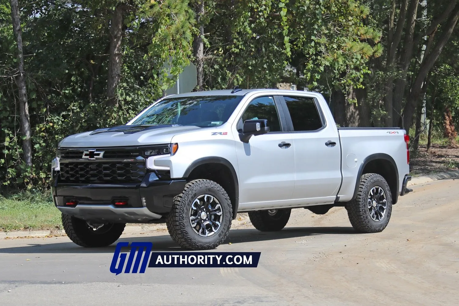 2022-Chevrolet-Silverado-ZR2-1500-First-On-Road-Shots-September-2021-Exterior-002.jpeg