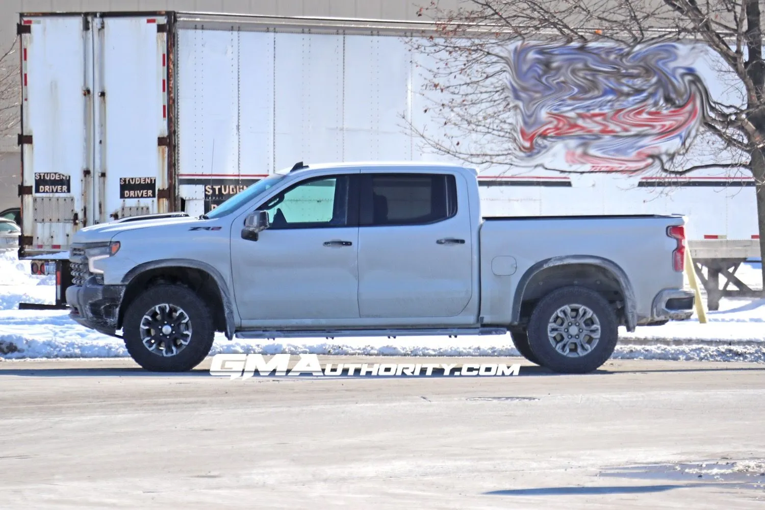 2022-Chevrolet-Silverado-ZR2-1500-Summit-White-Real-World-Photos-January-2022-003.jpg