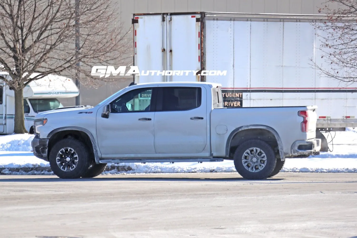 2022-Chevrolet-Silverado-ZR2-1500-Summit-White-Real-World-Photos-January-2022-004.jpg