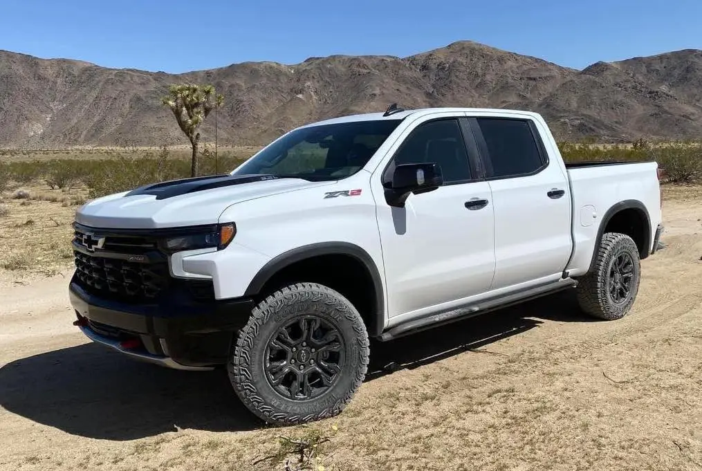 white-2022-chevy-zr2-silverado2.jpg