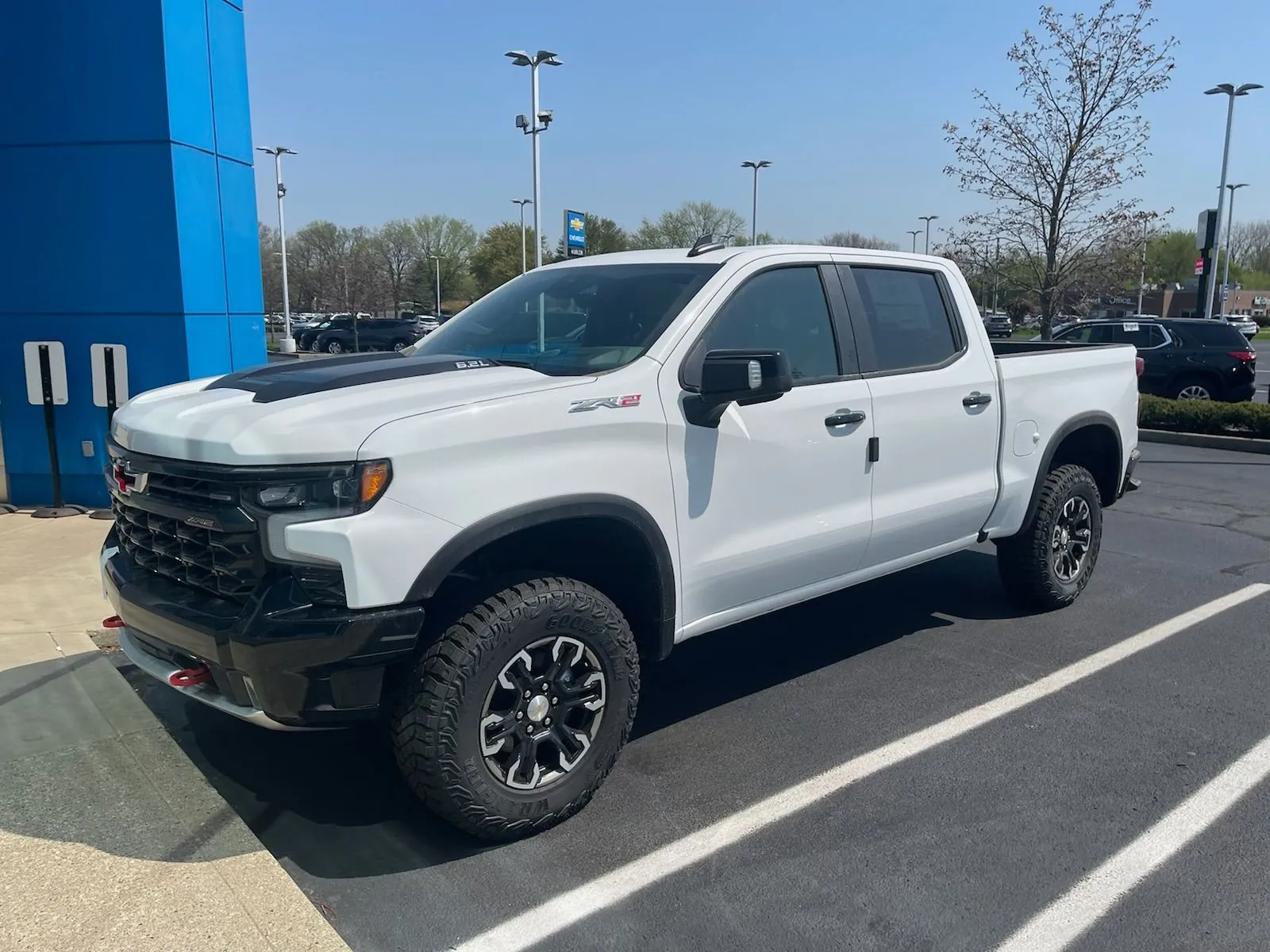 white-2022-chevy-zr2-silverado3.jpg