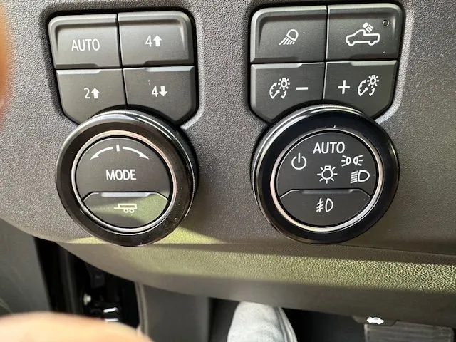 ZR2 Knobs3.jpg